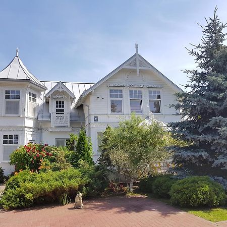 Naiza Guesthouse And Apartments Jūrkalne Exterior foto