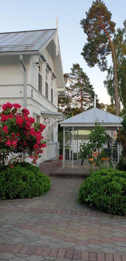 Naiza Guesthouse And Apartments Jūrkalne Exterior foto