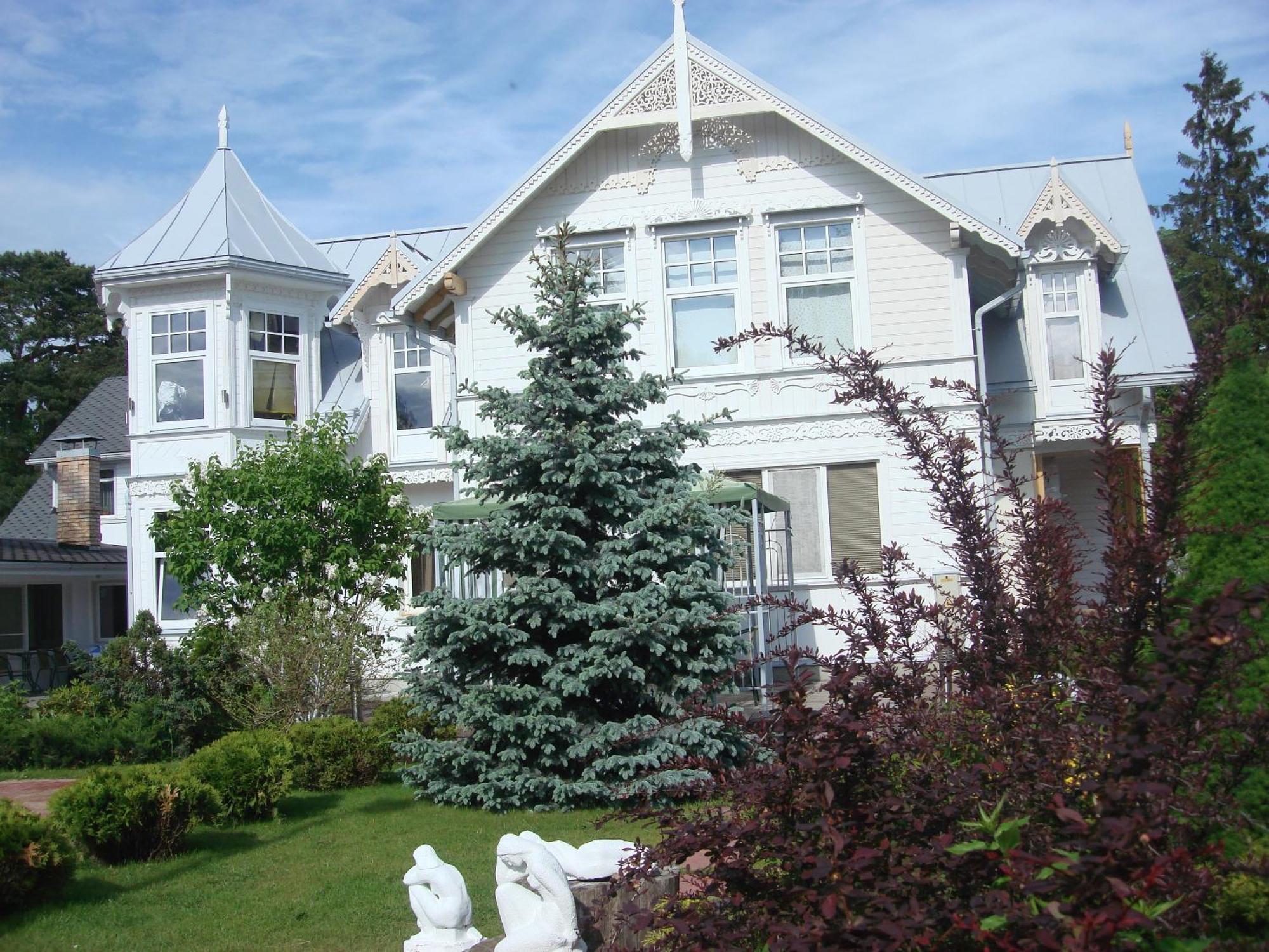 Naiza Guesthouse And Apartments Jūrkalne Exterior foto