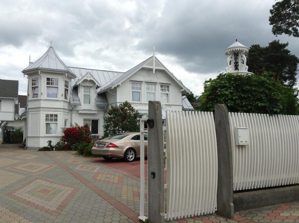 Naiza Guesthouse And Apartments Jūrkalne Exterior foto