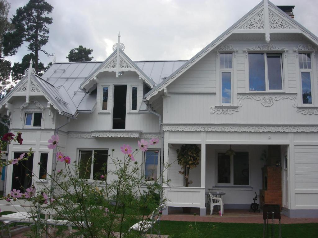 Naiza Guesthouse And Apartments Jūrkalne Exterior foto