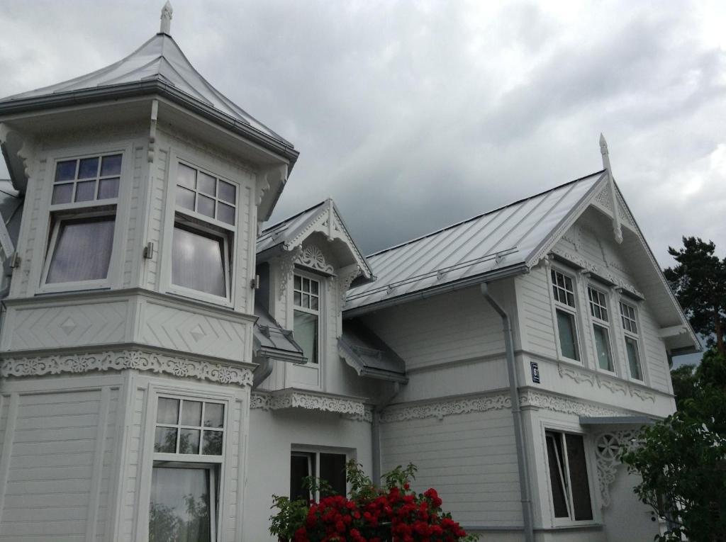 Naiza Guesthouse And Apartments Jūrkalne Exterior foto