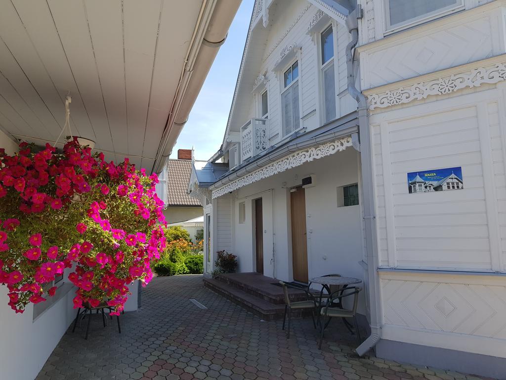 Naiza Guesthouse And Apartments Jūrkalne Exterior foto