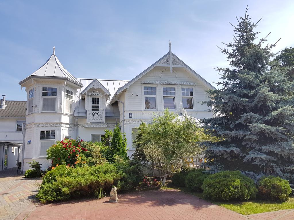 Naiza Guesthouse And Apartments Jūrkalne Exterior foto