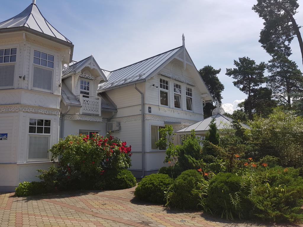 Naiza Guesthouse And Apartments Jūrkalne Exterior foto
