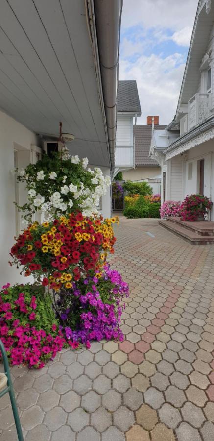 Naiza Guesthouse And Apartments Jūrkalne Exterior foto